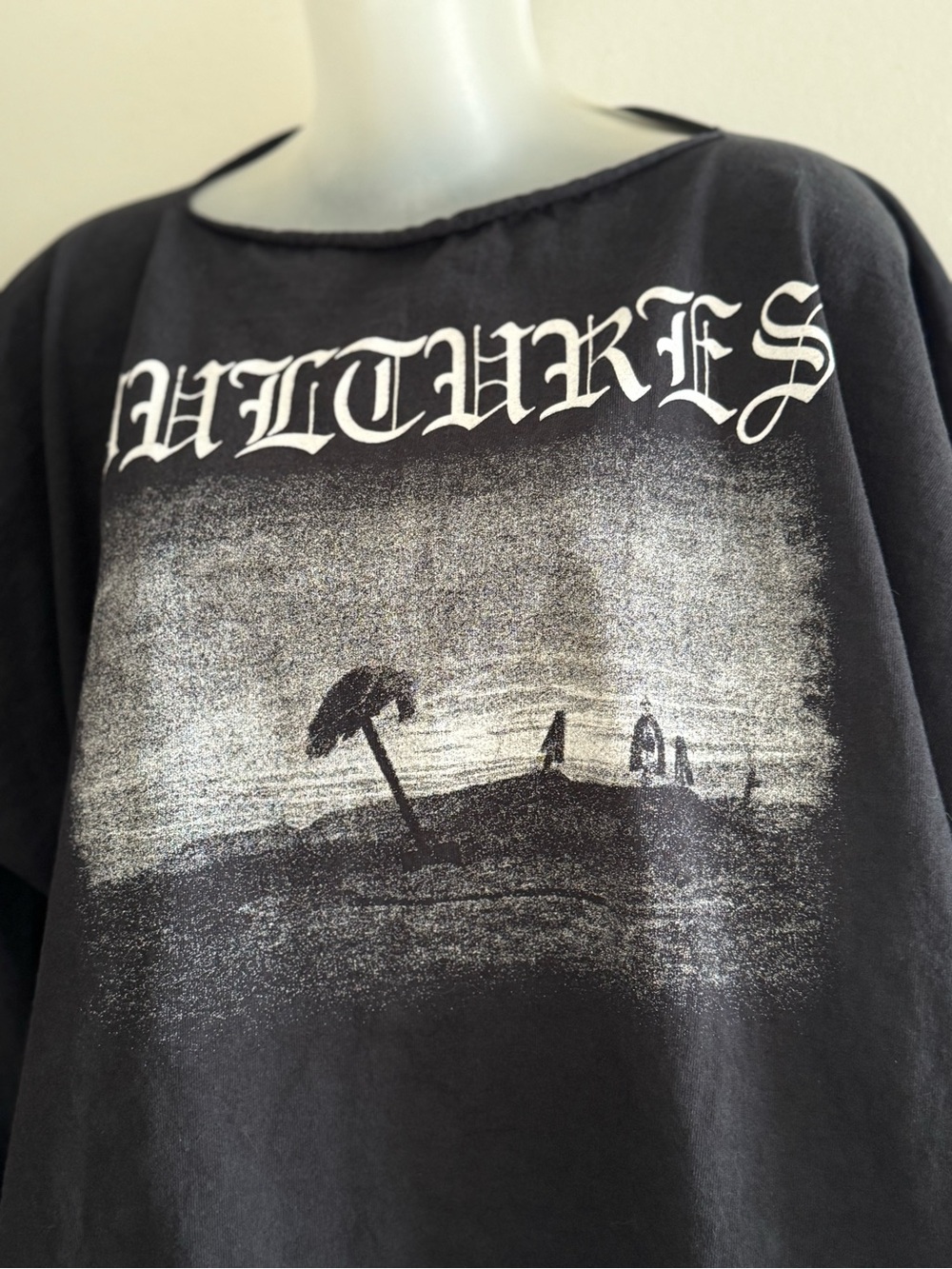 Yeezy Vultures Volume 1 Long Sleeve
T-Shirt Kanye West Size 2